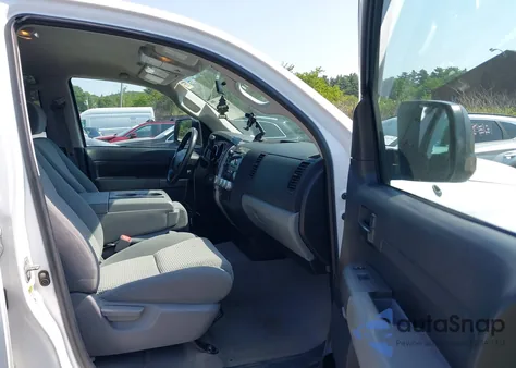 2010 Toyota Tundra Grade 4.6L V8 z USA, uszkodzony, nr VIN 5TFUM5F14AX014785